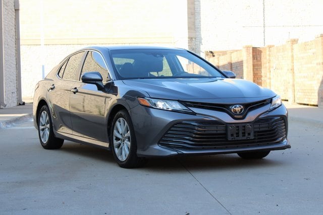 Used 2018 Toyota Camry LE with VIN 4T1B11HK5JU583611 for sale in Mckinney, TX