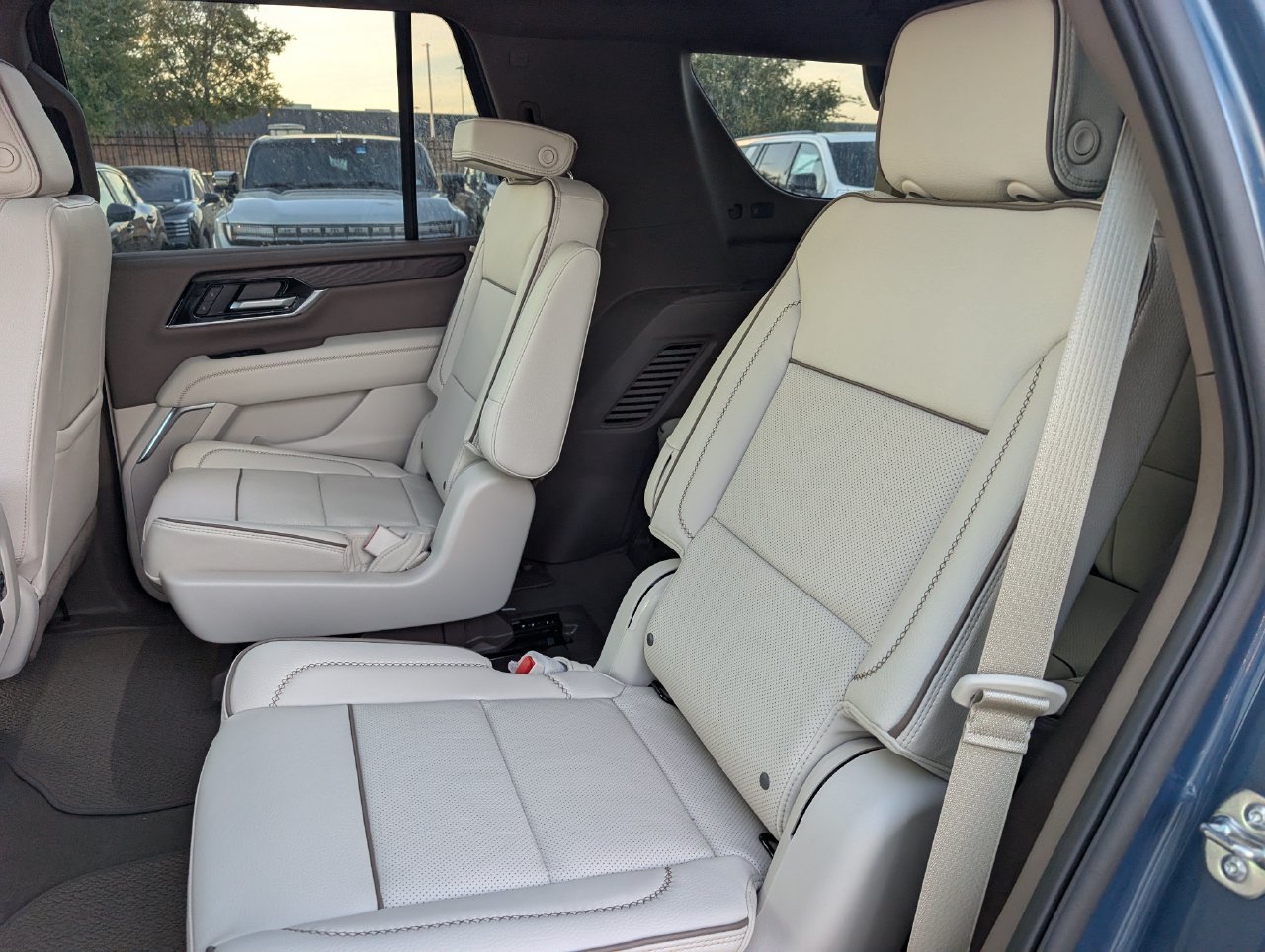 2027 GMC Yukon Denali - Photo 20