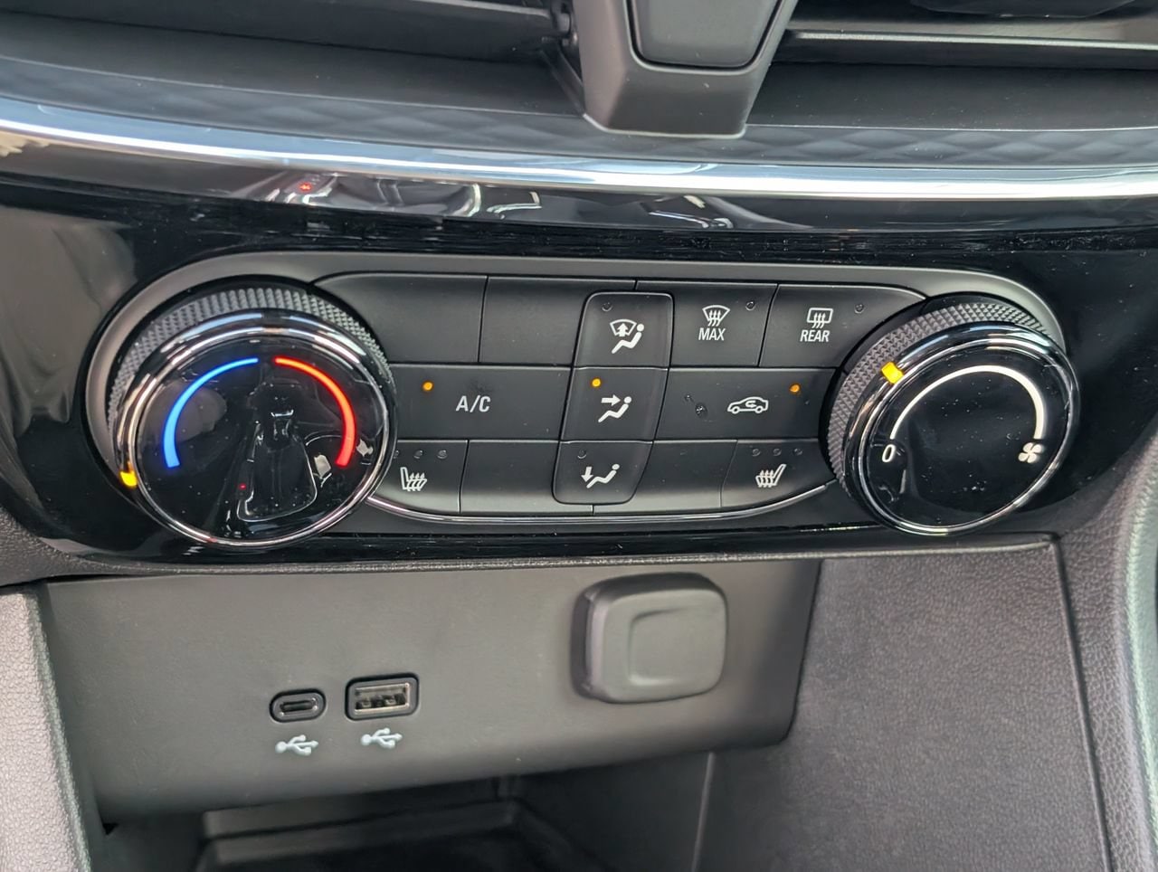 2026 Buick Encore GX Sport Touring - Photo 13