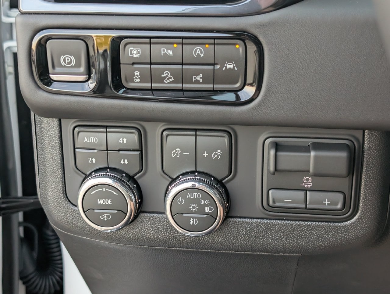 2026 GMC Yukon XL AT4 Ultimate - Photo 17
