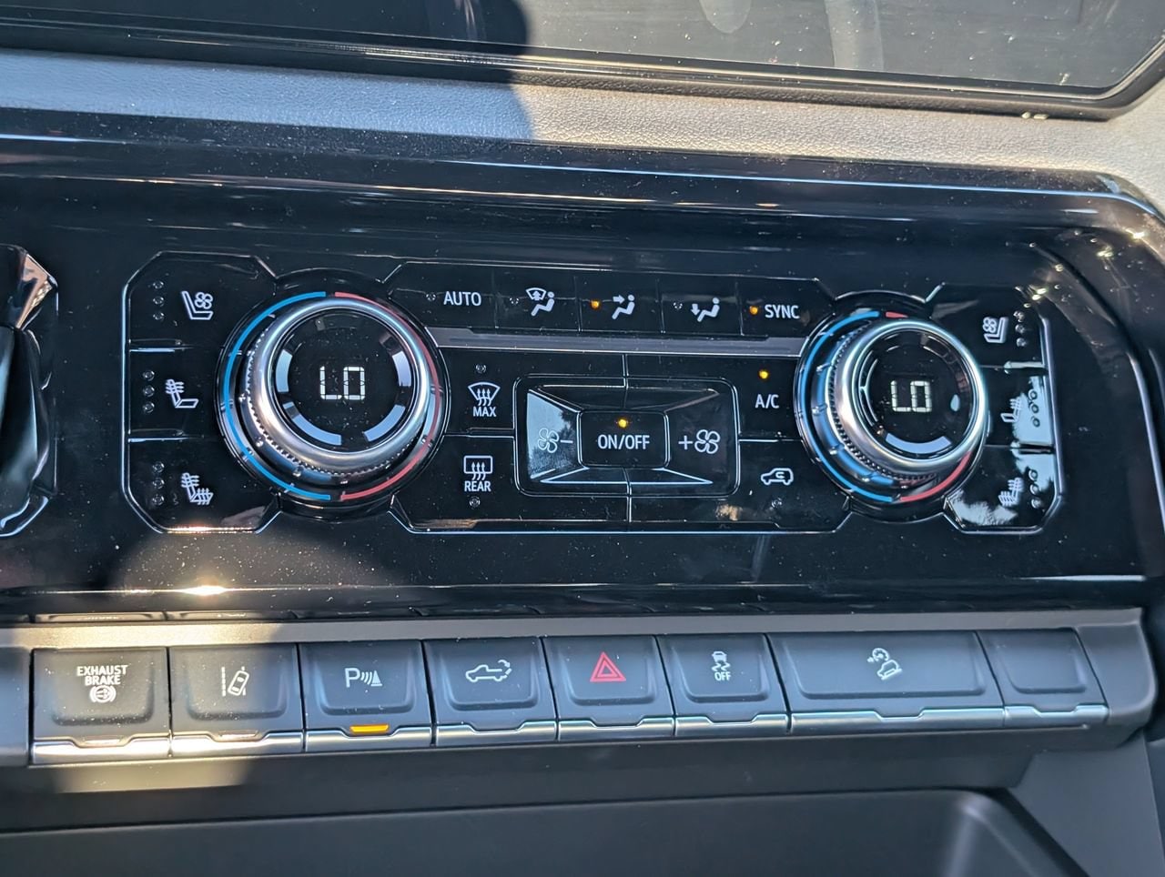2026 GMC Sierra 2500HD AT4 - Photo 14