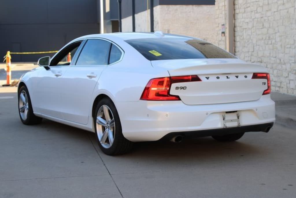 Used 2018 Volvo S90 T5 Momentum Sedan