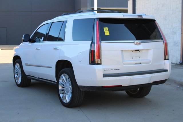 2020 Cadillac Escalade Platinum photo 3