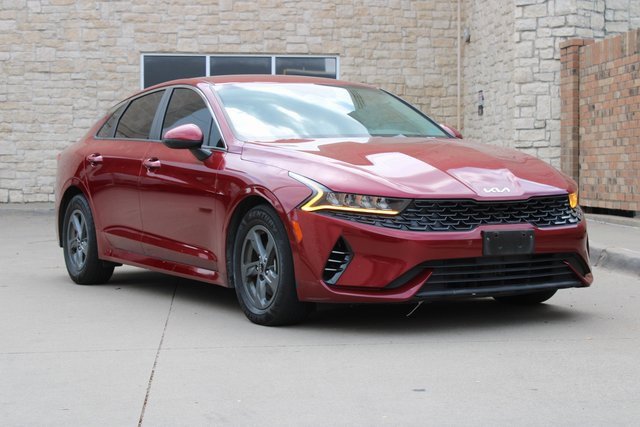 2022 Kia K5 LX photo 2