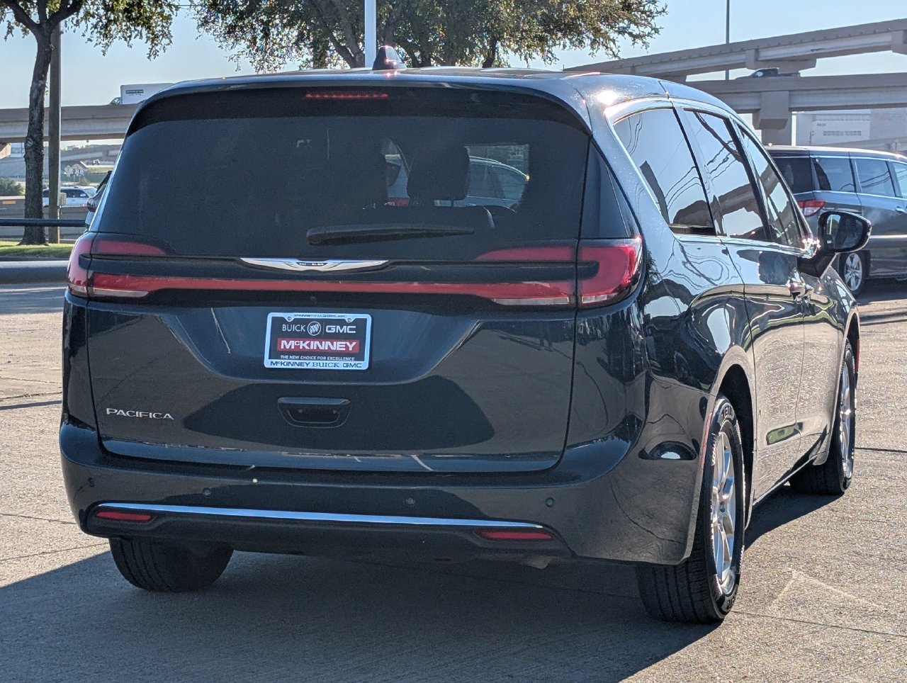 Used 2025 Chrysler Pacifica Select Van Passenger Van