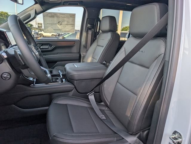 2026 GMC Yukon Denali - Photo 18
