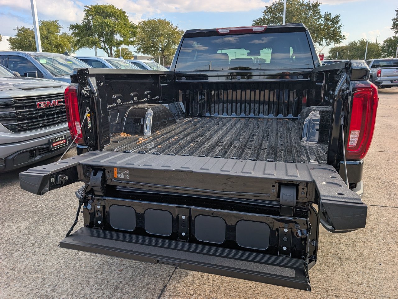 2026 GMC Sierra 1500 SLT - Photo 6