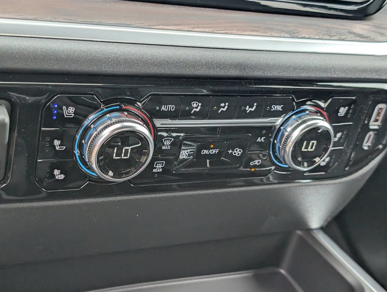 2026 GMC Sierra 1500 SLT - Photo 11