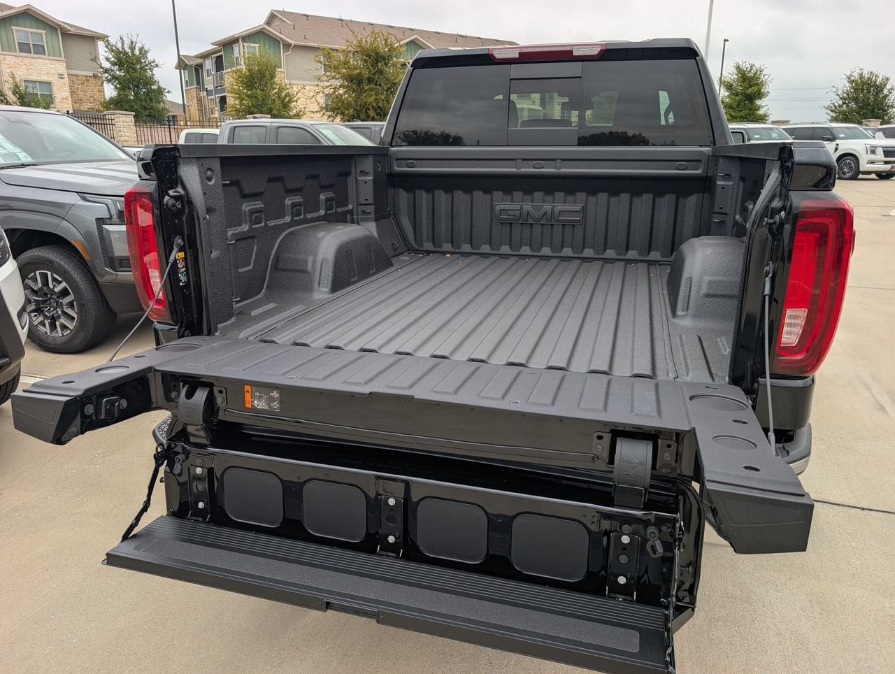 2026 GMC Sierra 1500 SLT - Photo 5