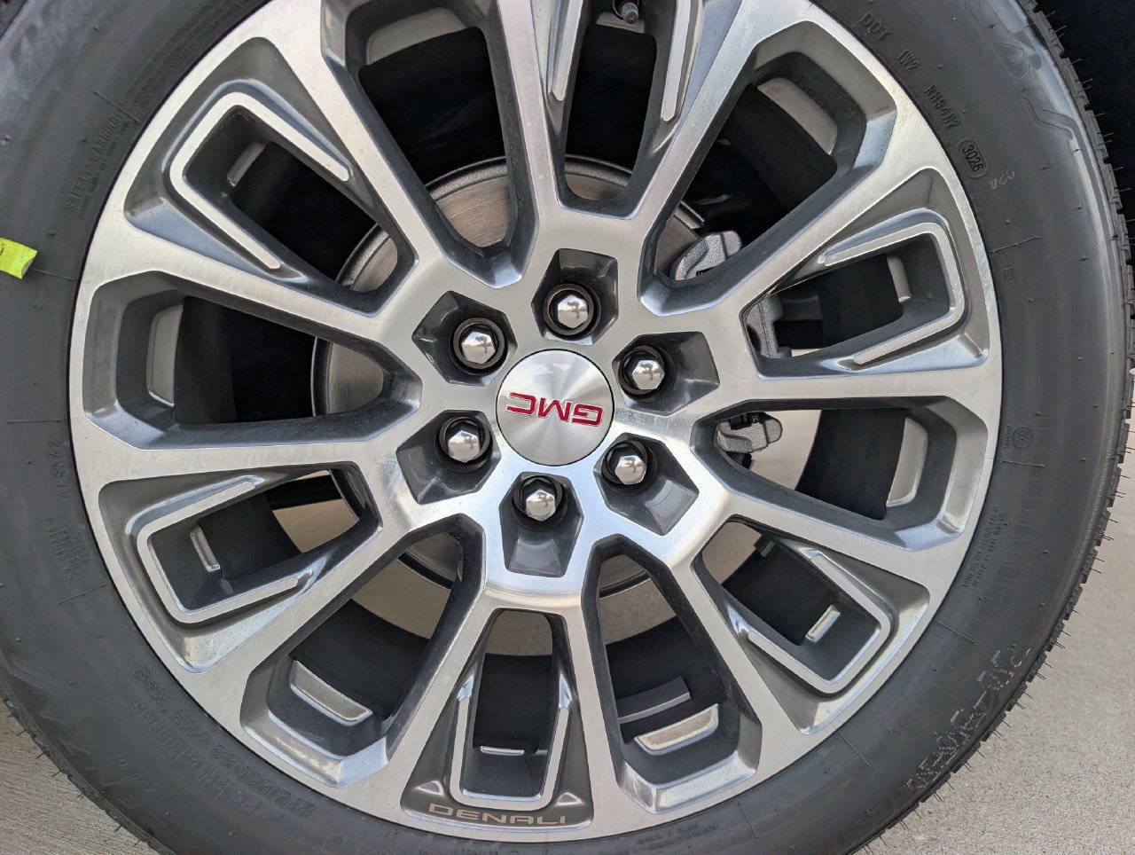2027 GMC Yukon Denali - Photo 6