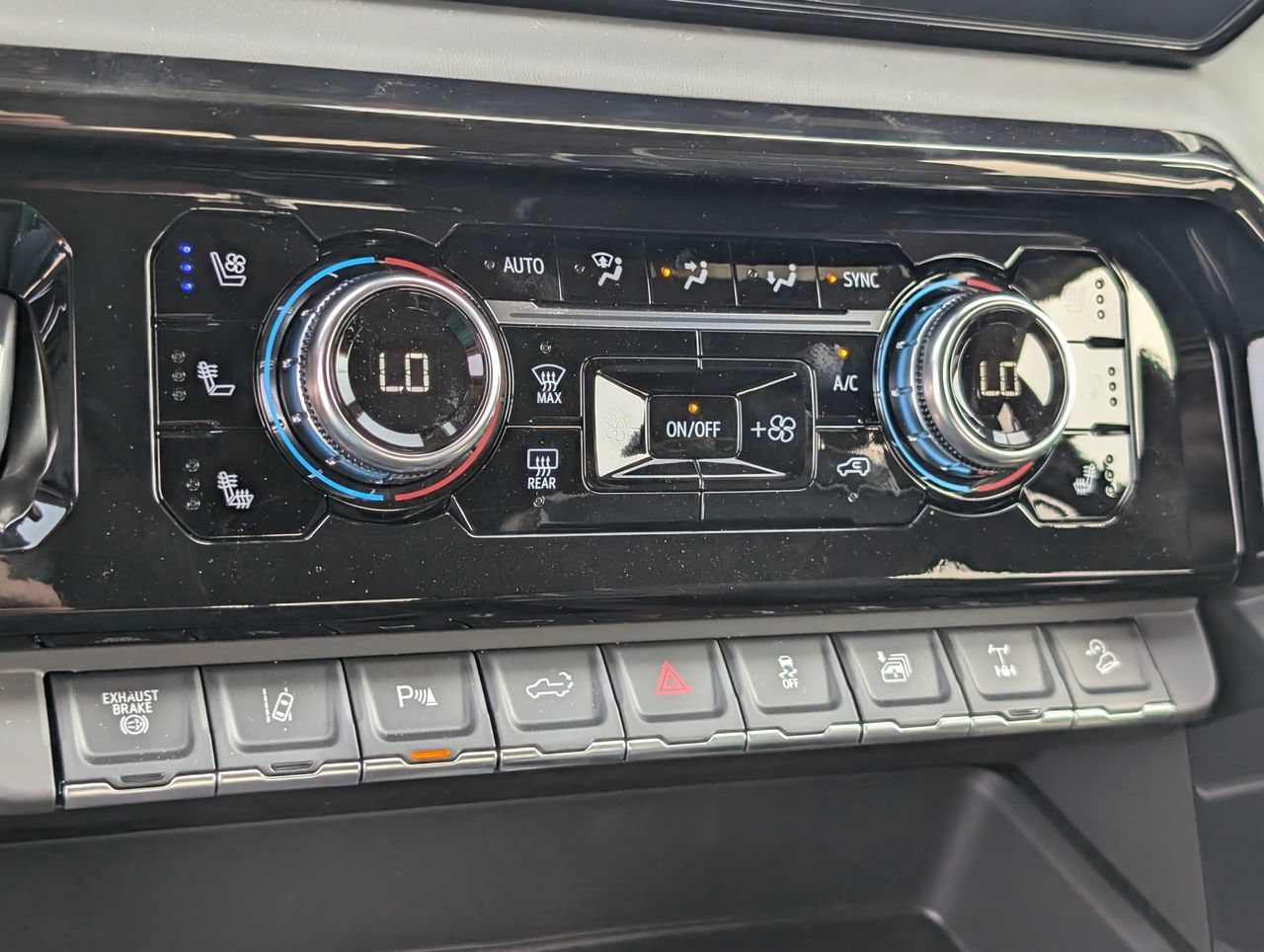 2026 GMC Sierra 2500HD AT4X - Photo 13