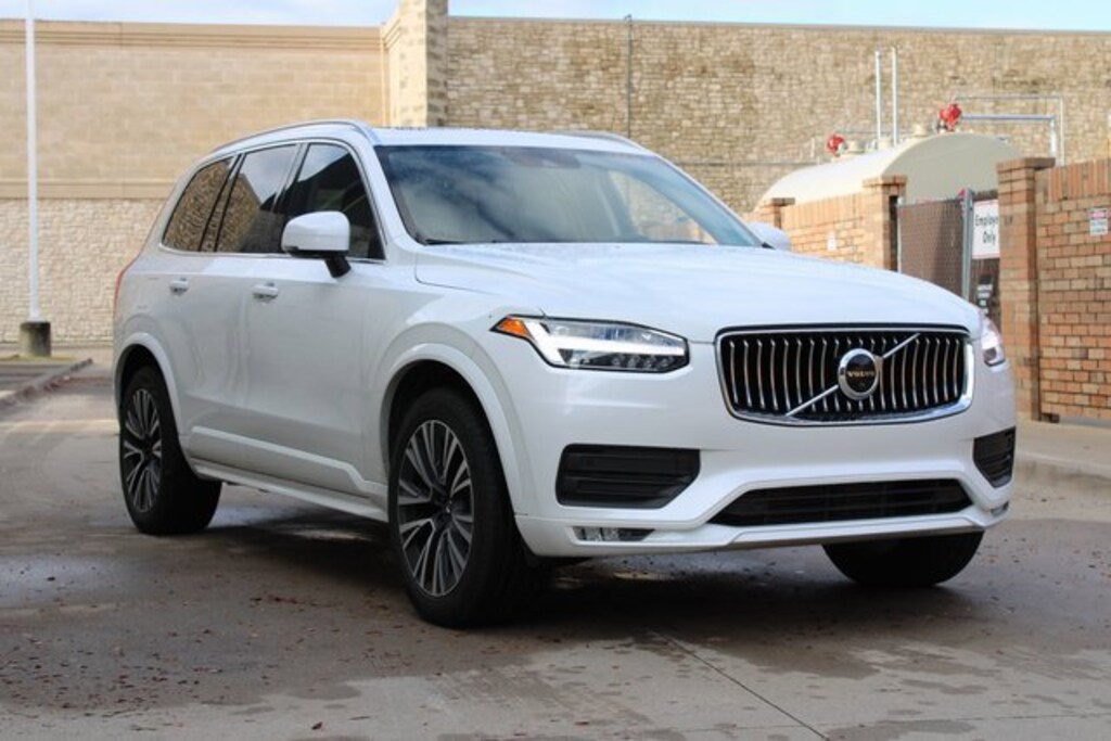 Used 2022 Volvo XC90 Momentum SUV