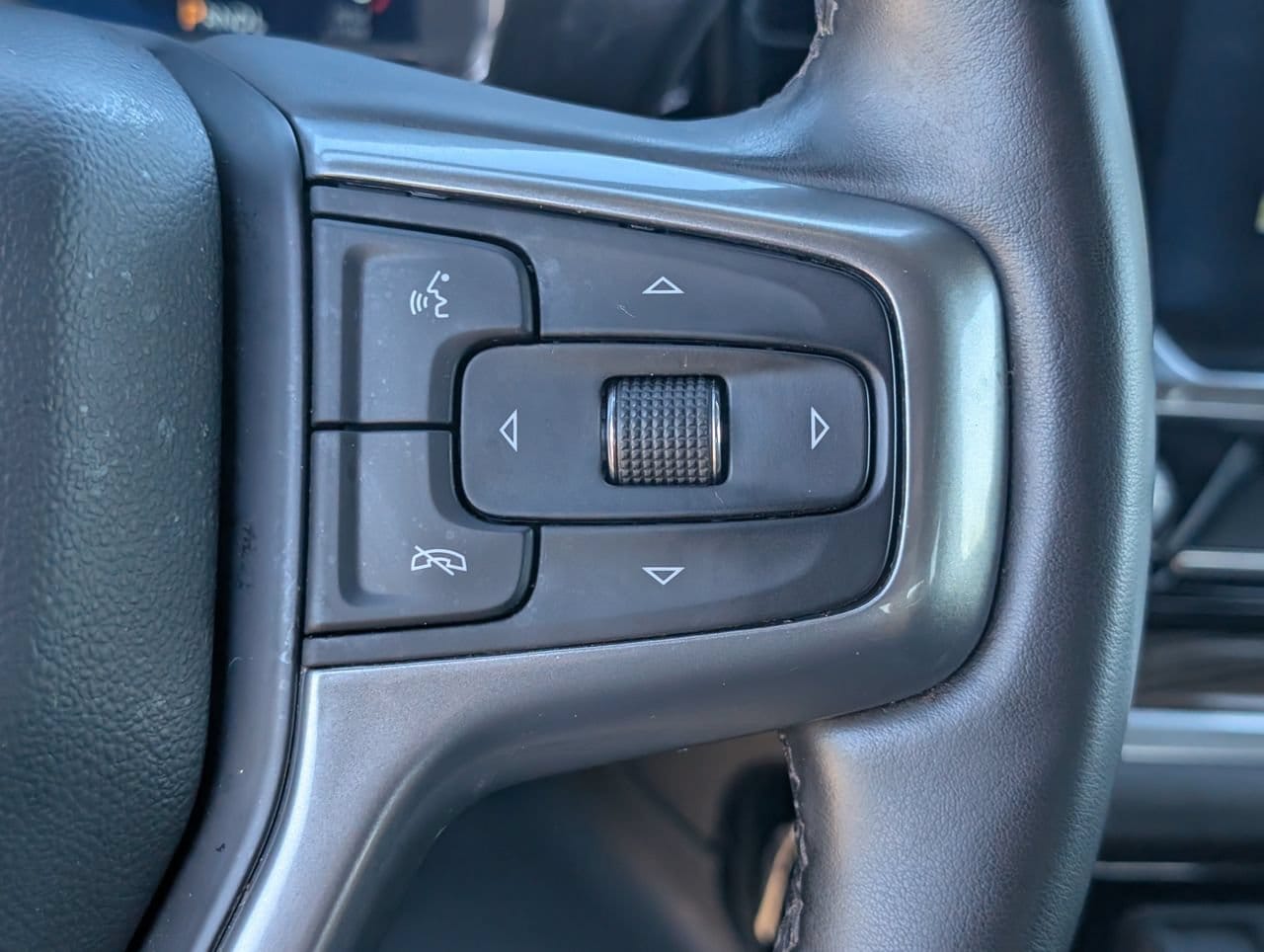 Used 2025 Sterling Gray Metallic Chevrolet LT image 21