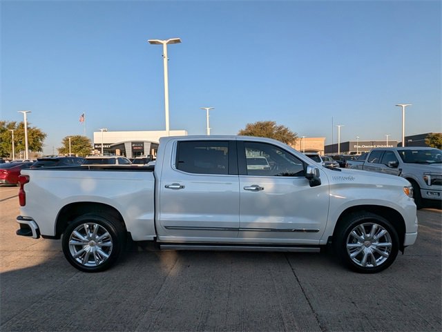 2022 Chevrolet Silverado 1500 High Country photo 3