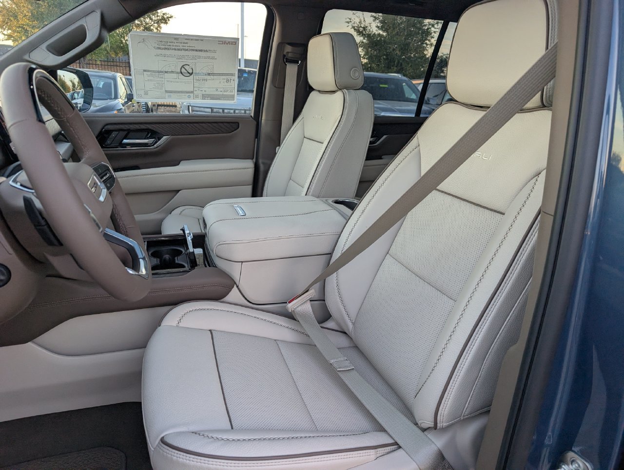 2027 GMC Yukon Denali - Photo 18