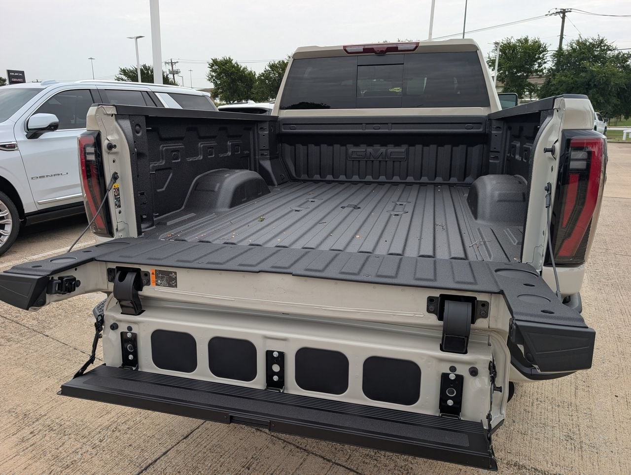 2026 GMC Sierra 2500HD AT4 - Photo 6