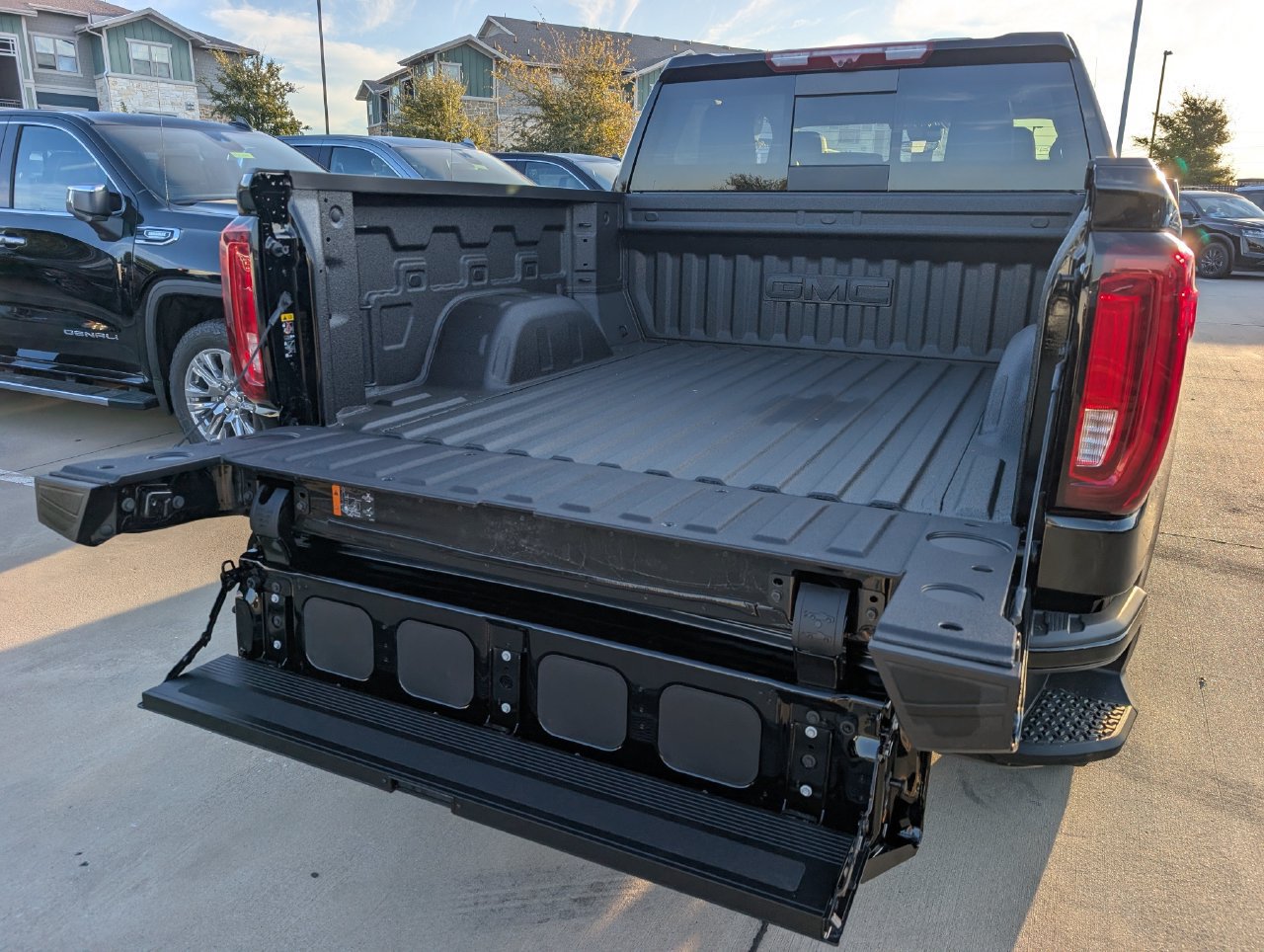 2026 GMC Sierra 1500 AT4 - Photo 6