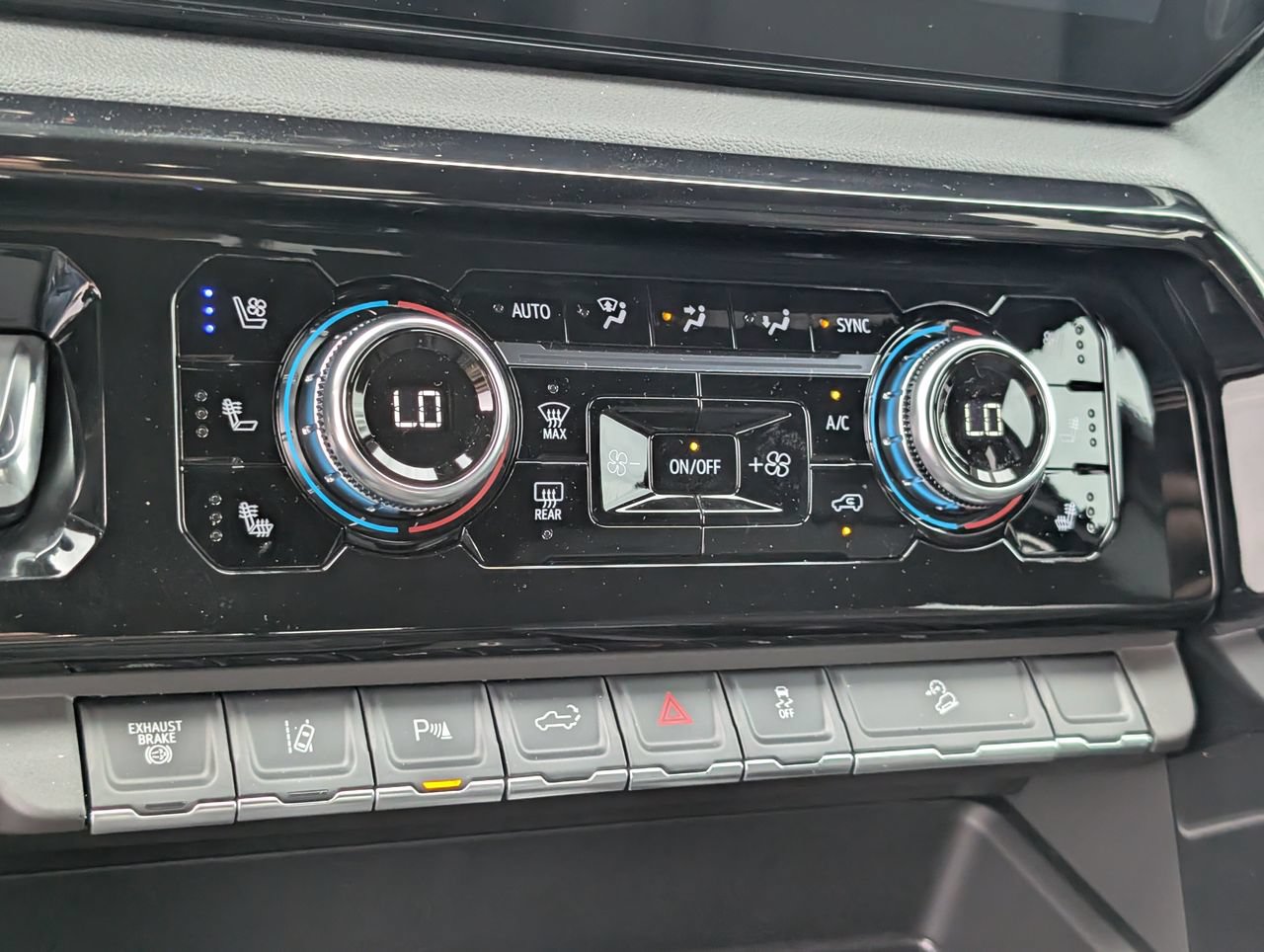 2026 GMC Sierra 2500HD AT4 - Photo 13