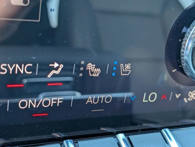 2026 GMC Yukon Denali - Photo 13