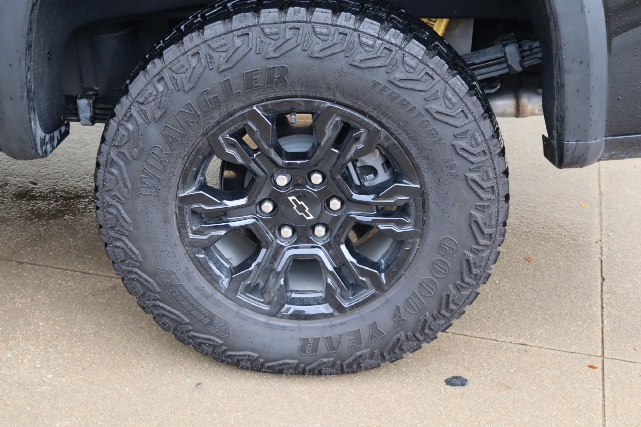 Used 2026 Black Chevrolet ZR2 image 31