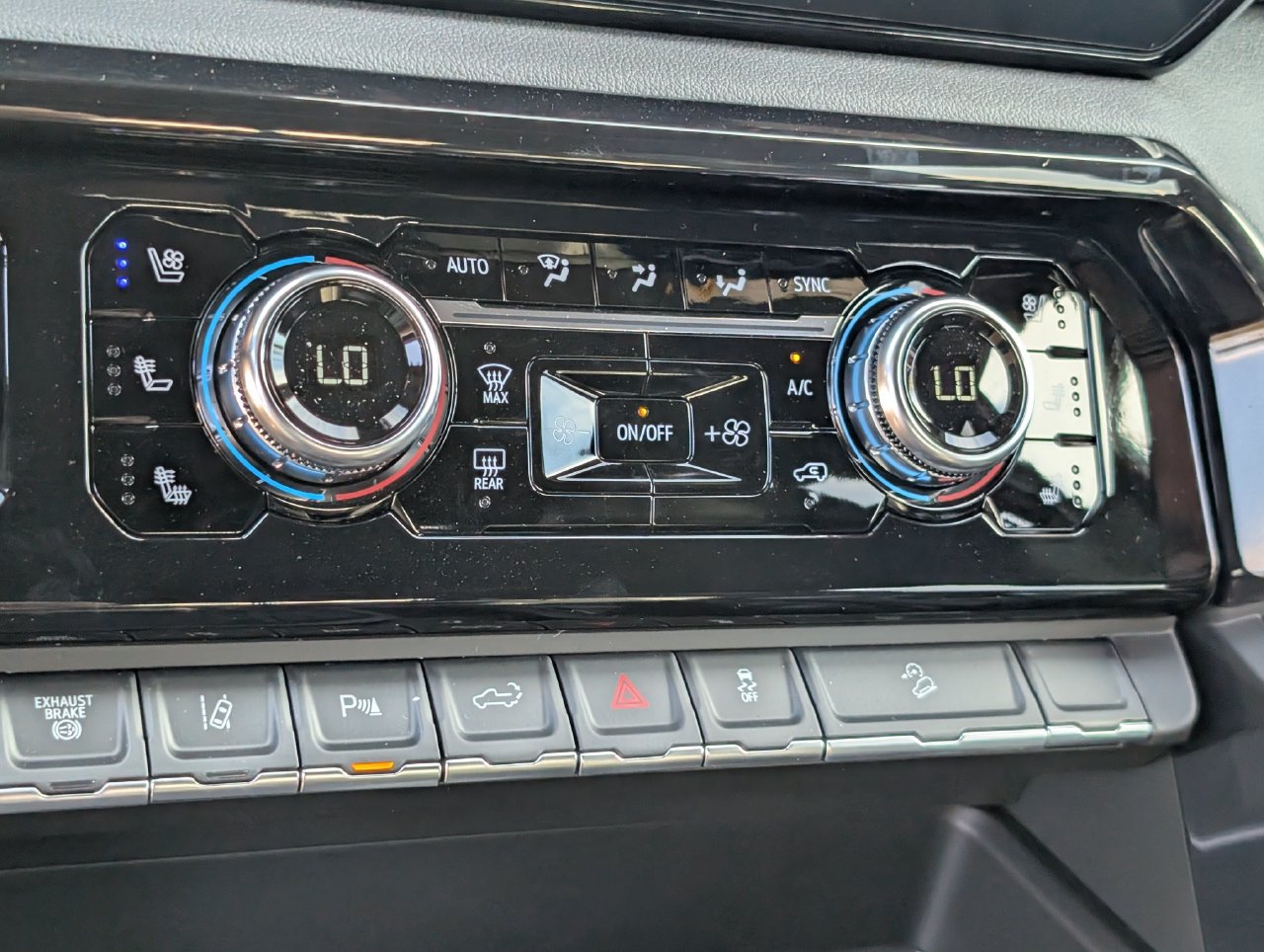2026 GMC Sierra 2500HD AT4 - Photo 13