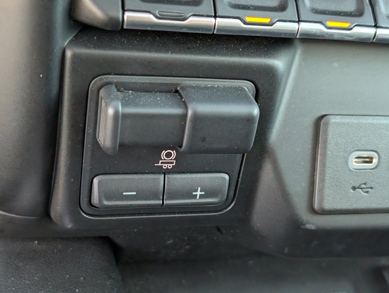Used 2021 White Frost Tricoat GMC Denali image 18