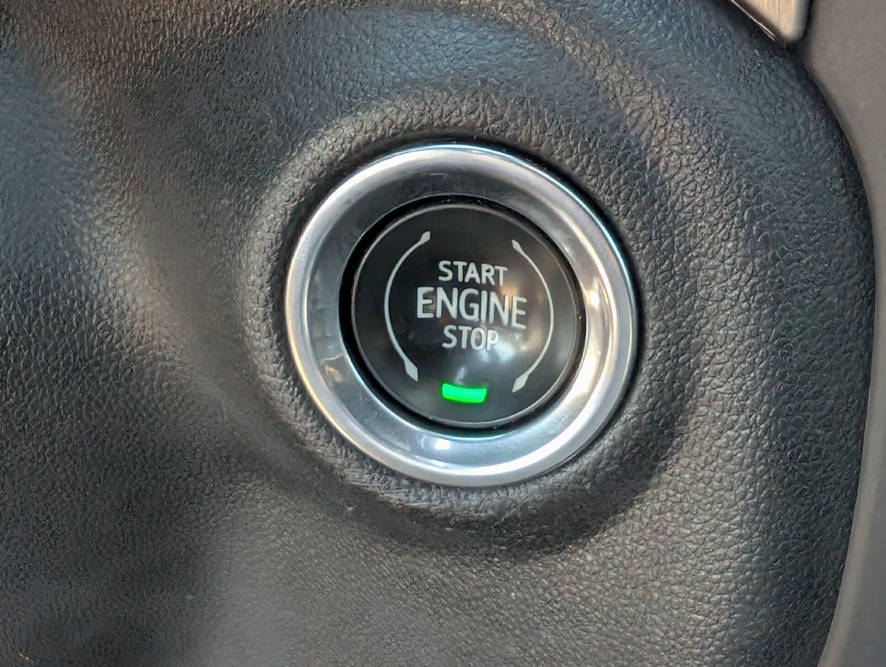 Used 2021 White Frost Tricoat GMC Denali image 20