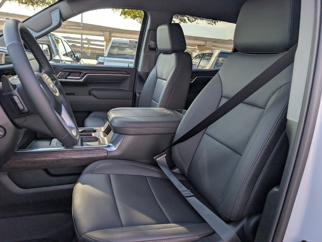 2026 GMC Sierra 1500 SLT - Photo 19