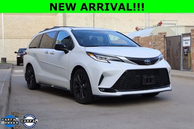 2023 Toyota Sienna XSE 7-Passenger Hybrid FWD's photo