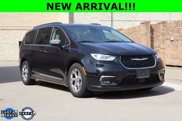 2023 Chrysler Pacifica Limited's photo