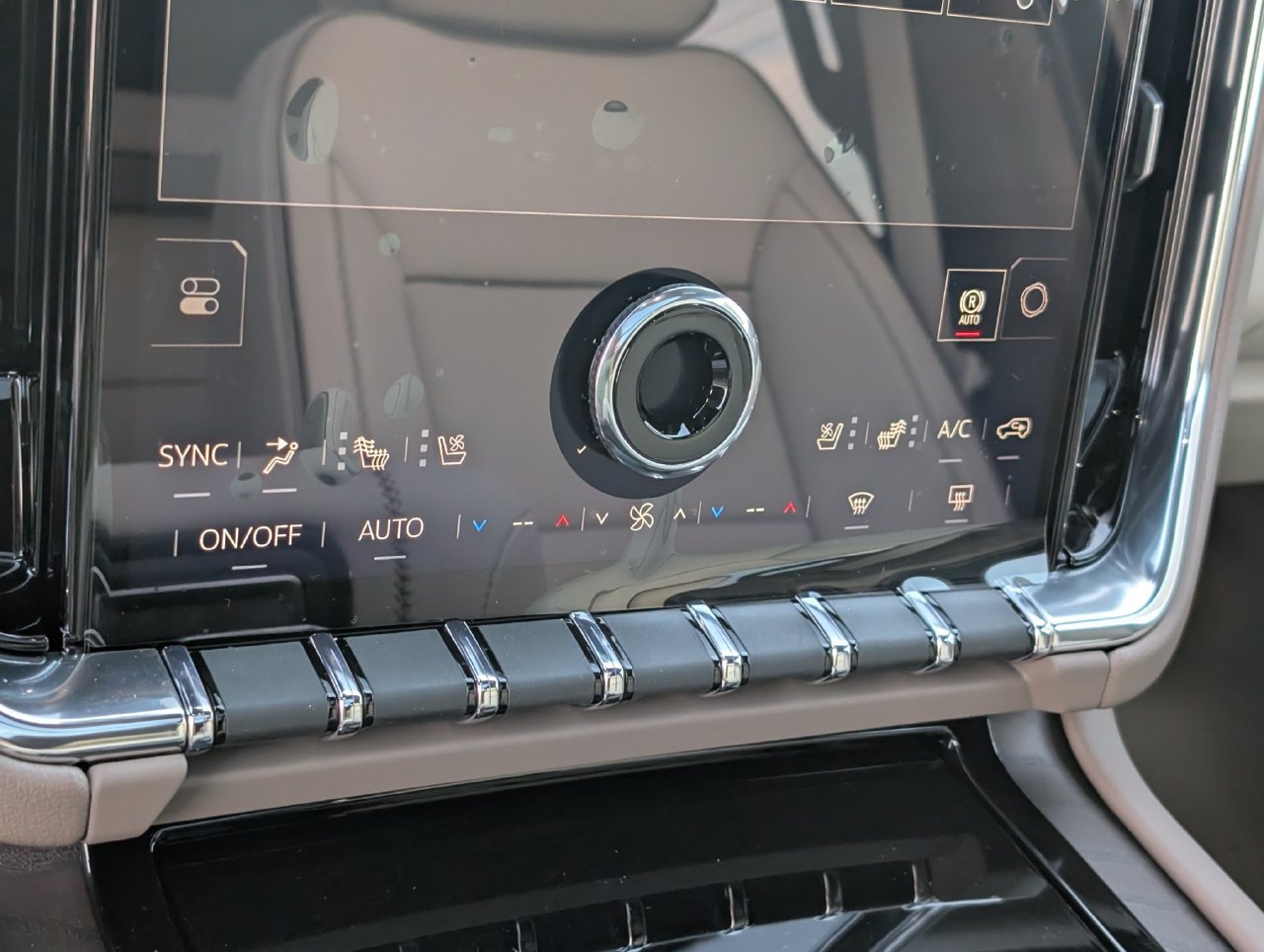 2027 GMC Yukon Denali - Photo 13
