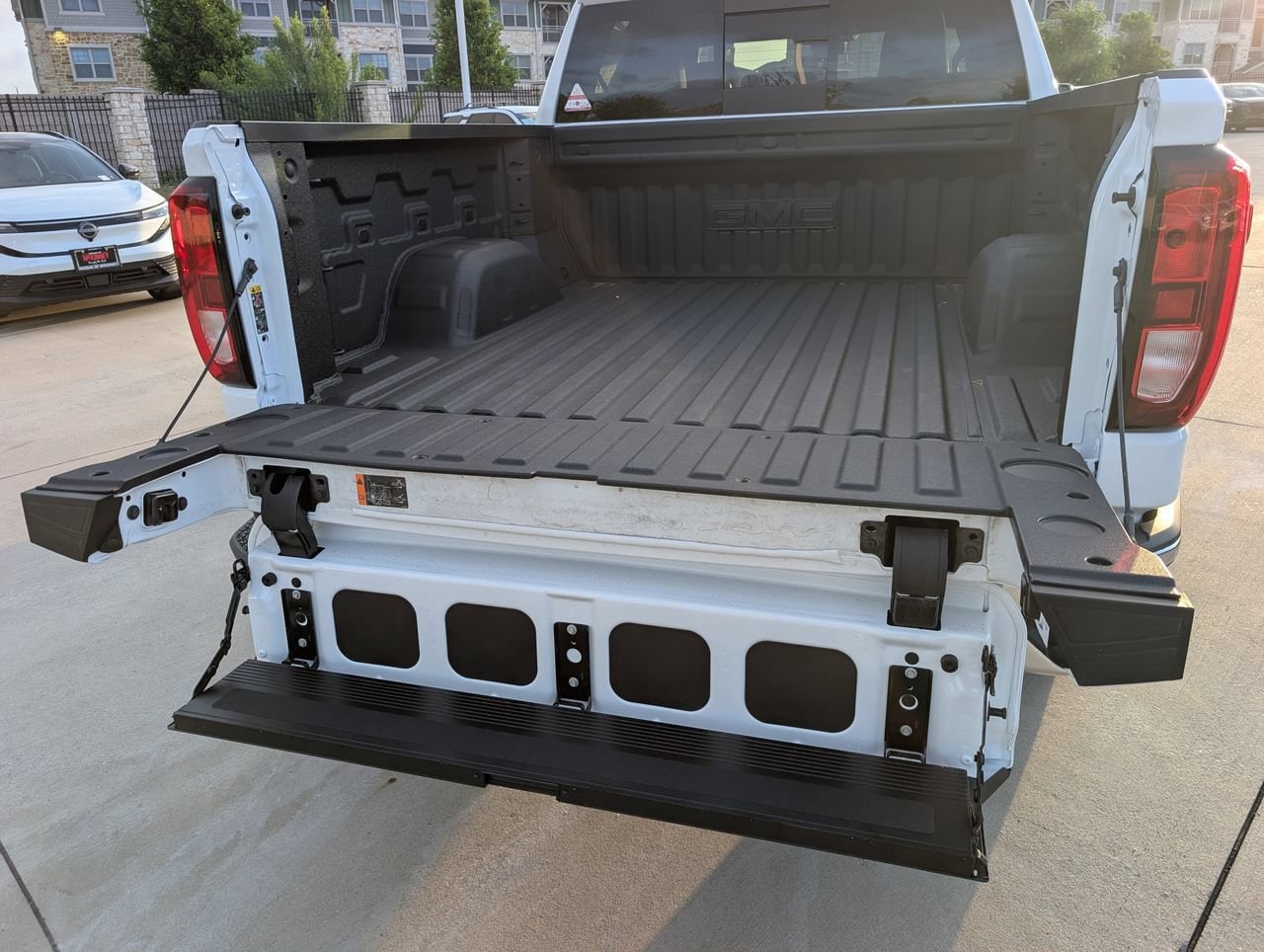 2026 GMC Sierra 1500 SLE - Photo 7