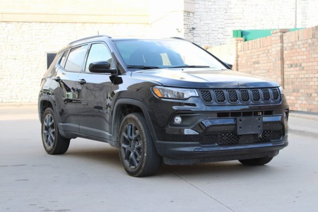 Used 2024 Jeep Compass Latitude SUV