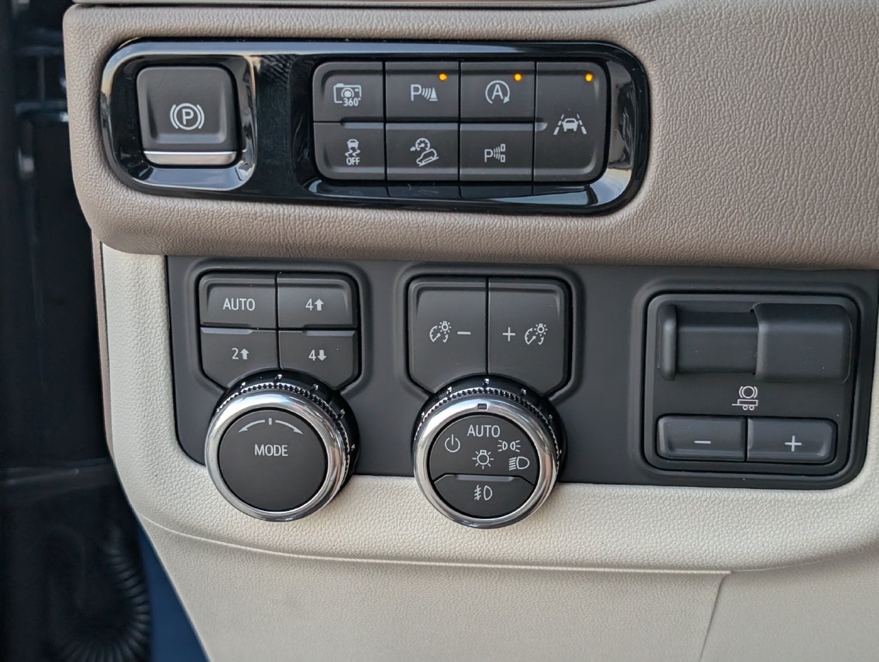 2027 GMC Yukon Denali - Photo 17