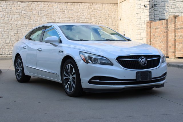 2017 Buick LaCrosse Essence photo 2