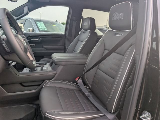 2026 GMC Sierra 1500 AT4X - Photo 18