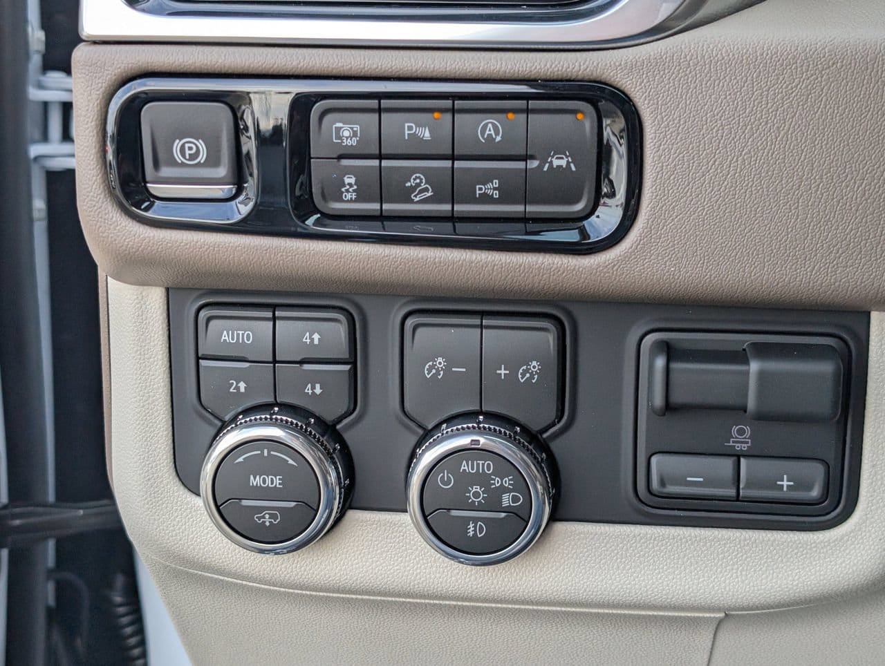 2026 GMC Yukon XL Denali - Photo 18