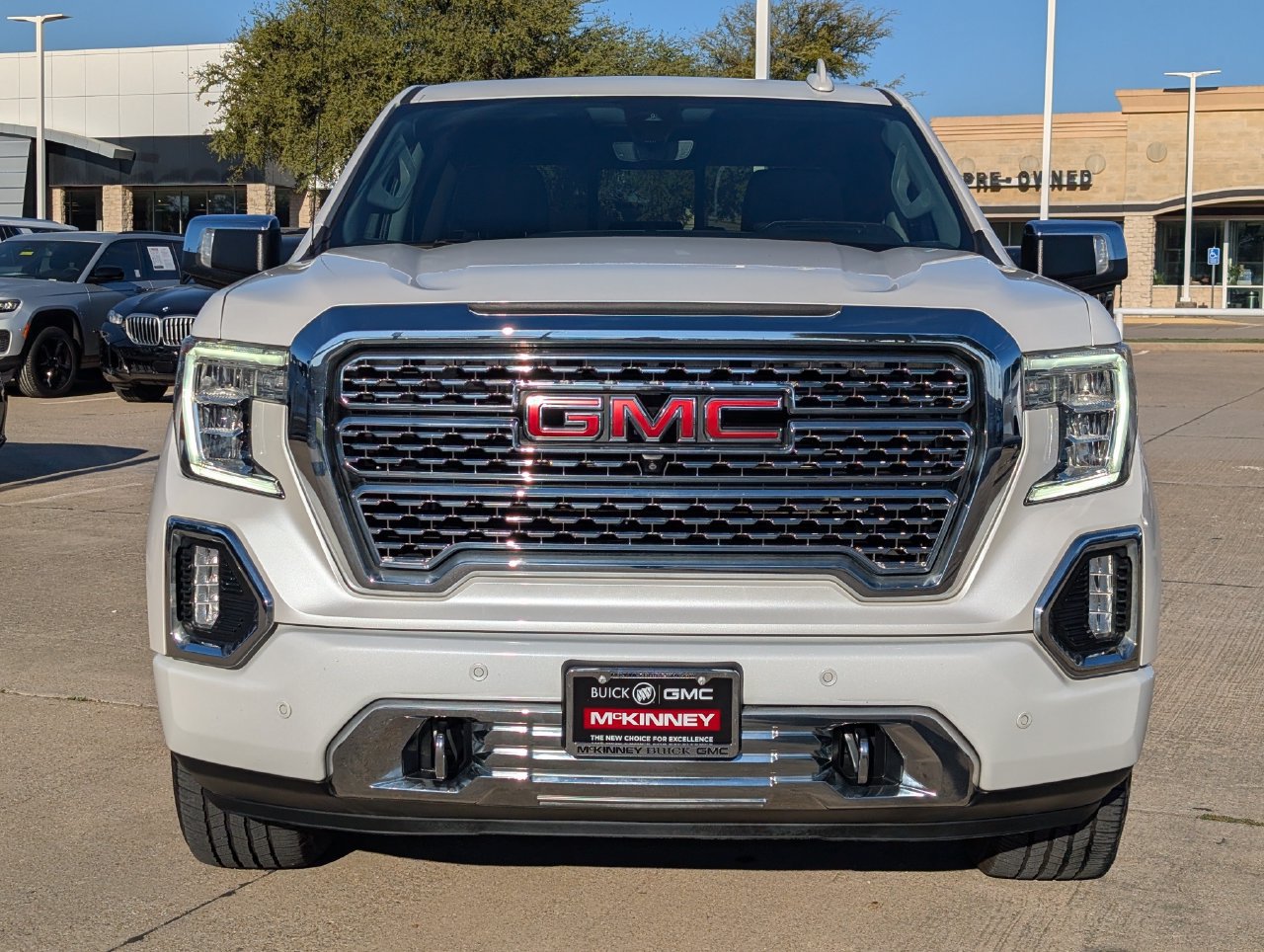 Used 2021 White Frost Tricoat GMC Denali image 6