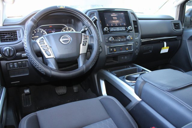 2023 Nissan Titan SV photo 2