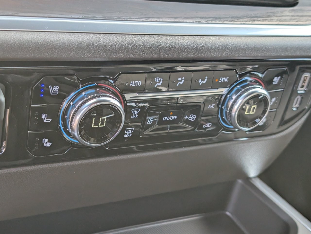 2026 GMC Sierra 1500 SLT - Photo 13