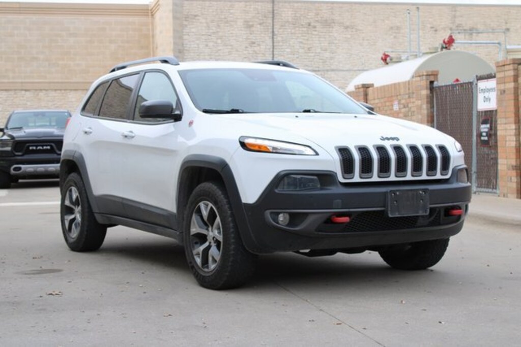 Used 2015 Jeep Cherokee Trailhawk SUV