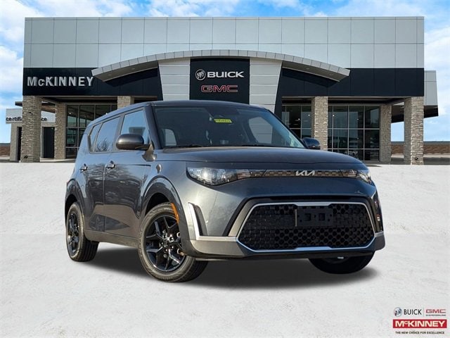 2023 Kia Soul LX's photo