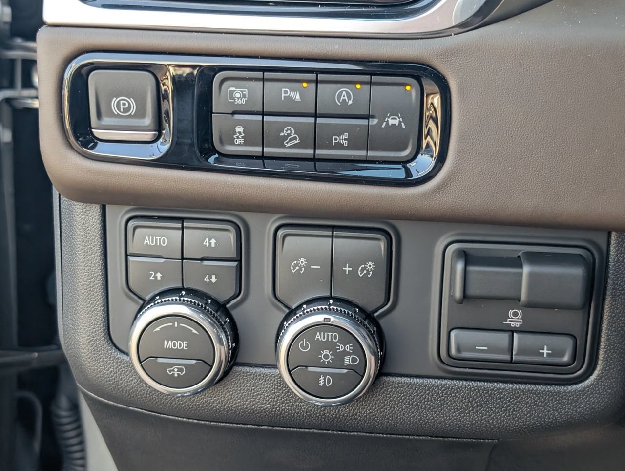 2026 GMC Yukon XL Denali Ultimate - Photo 17