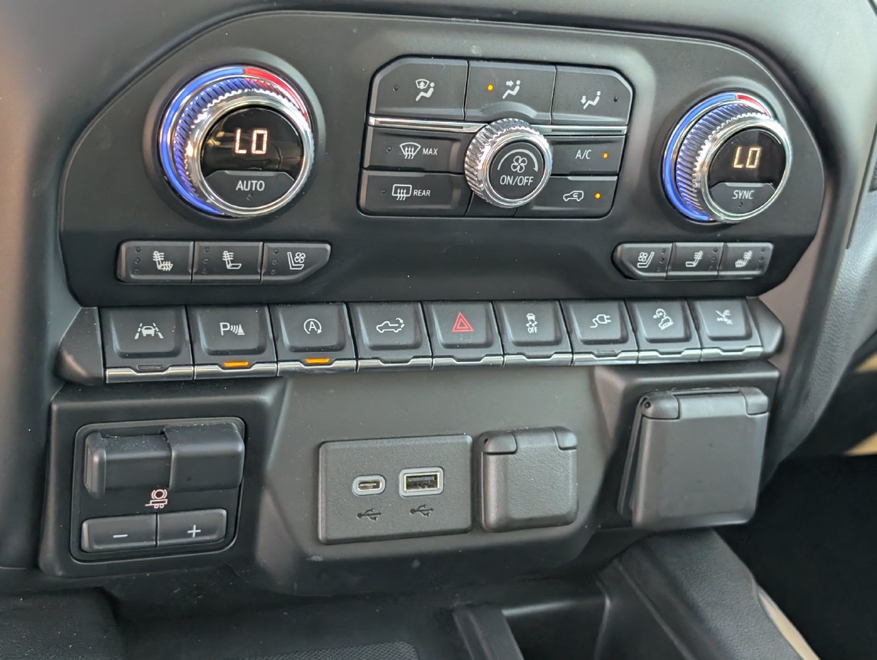 Used 2021 White Frost Tricoat GMC Denali image 16
