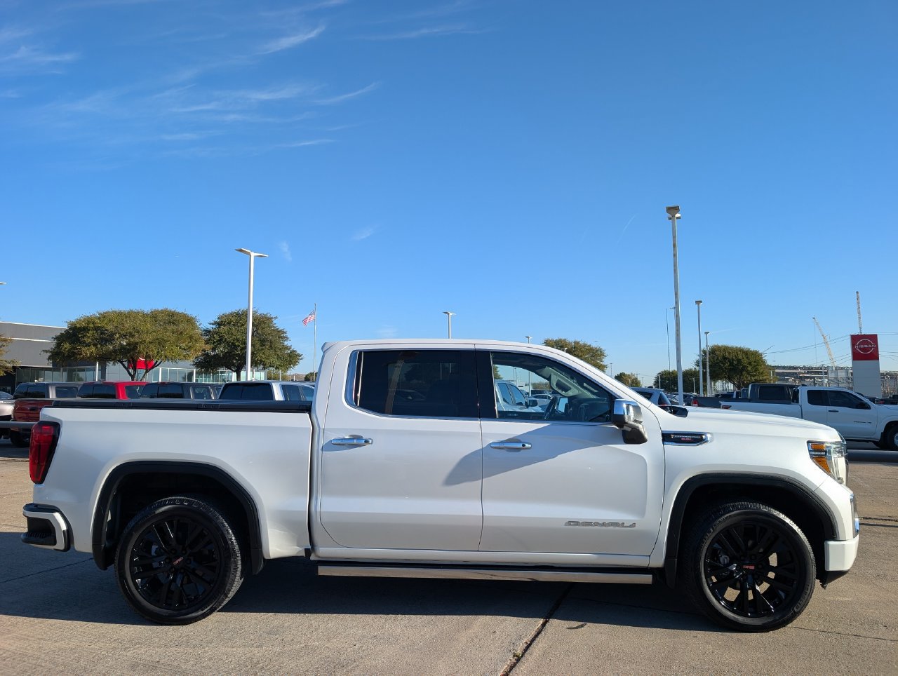 Used 2021 White Frost Tricoat GMC Denali image 3