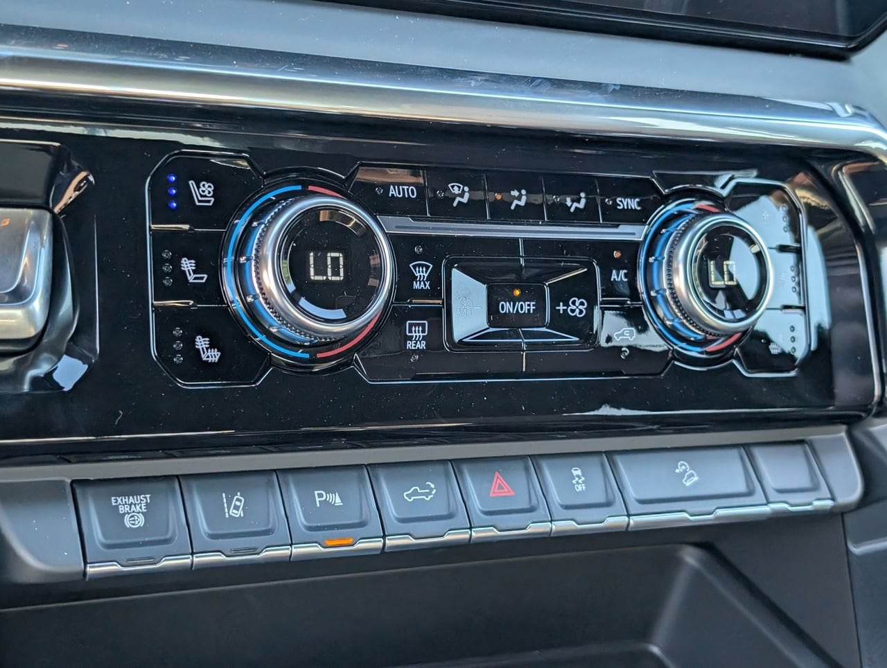 2026 GMC Sierra 2500HD Denali Ultimate - Photo 13