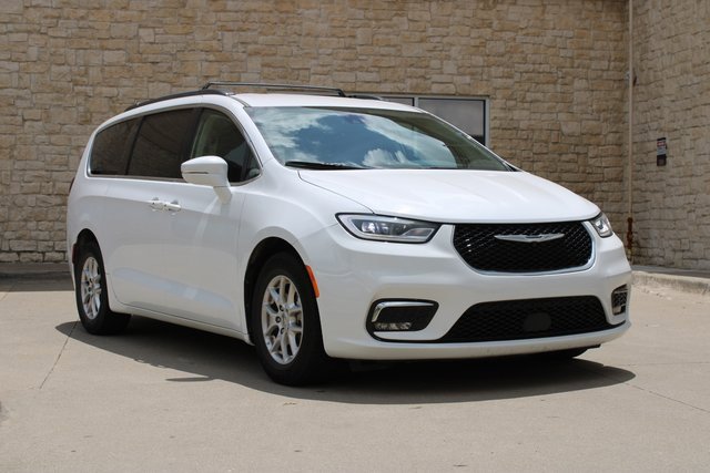 Used 2022 Chrysler Pacifica Touring L with VIN 2C4RC1BG6NR214745 for sale in Mckinney, TX