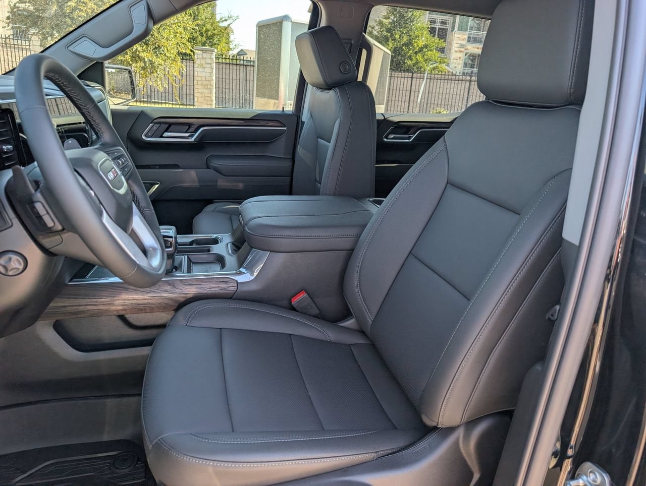 2026 GMC Sierra 1500 SLT - Photo 18