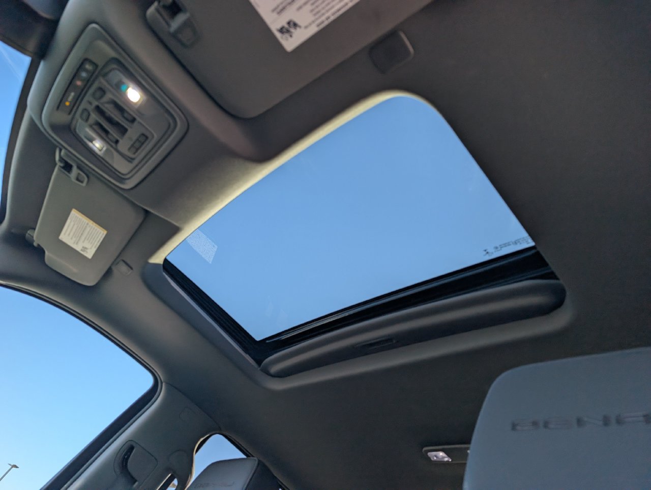 Used 2021 White Frost Tricoat GMC Denali image 27