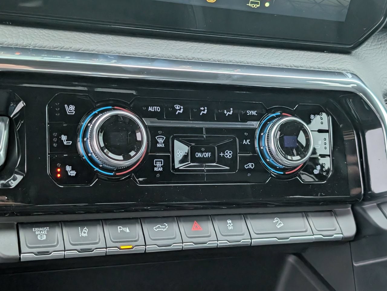 2026 GMC Sierra 2500HD Denali - Photo 13